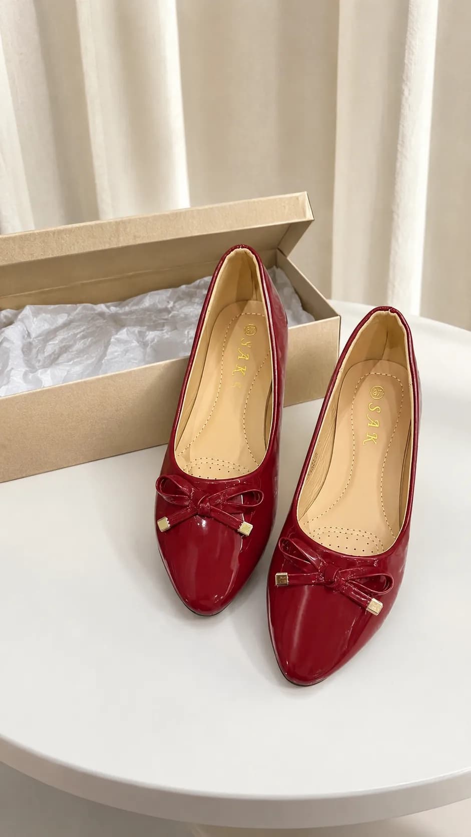 β¨ Simple shoes, pero ang classy ng dating! β€οΈ Yung sapatos na kahit simple, instantly makes your outfit look more polished. π₯Ήβ€οΈ Love this burgundy flatsβelegant, feminine, and easy to pair with everyday outfits. Perfect for work, errands, or casual dates. π β¨