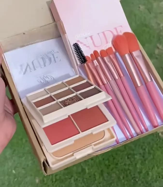 Buy 1 take 1 DW 3 in one make up eye and 8pcs make up