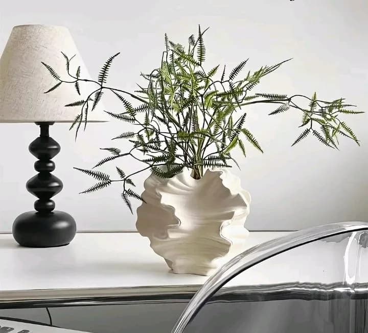 Nodric white ceramic vase