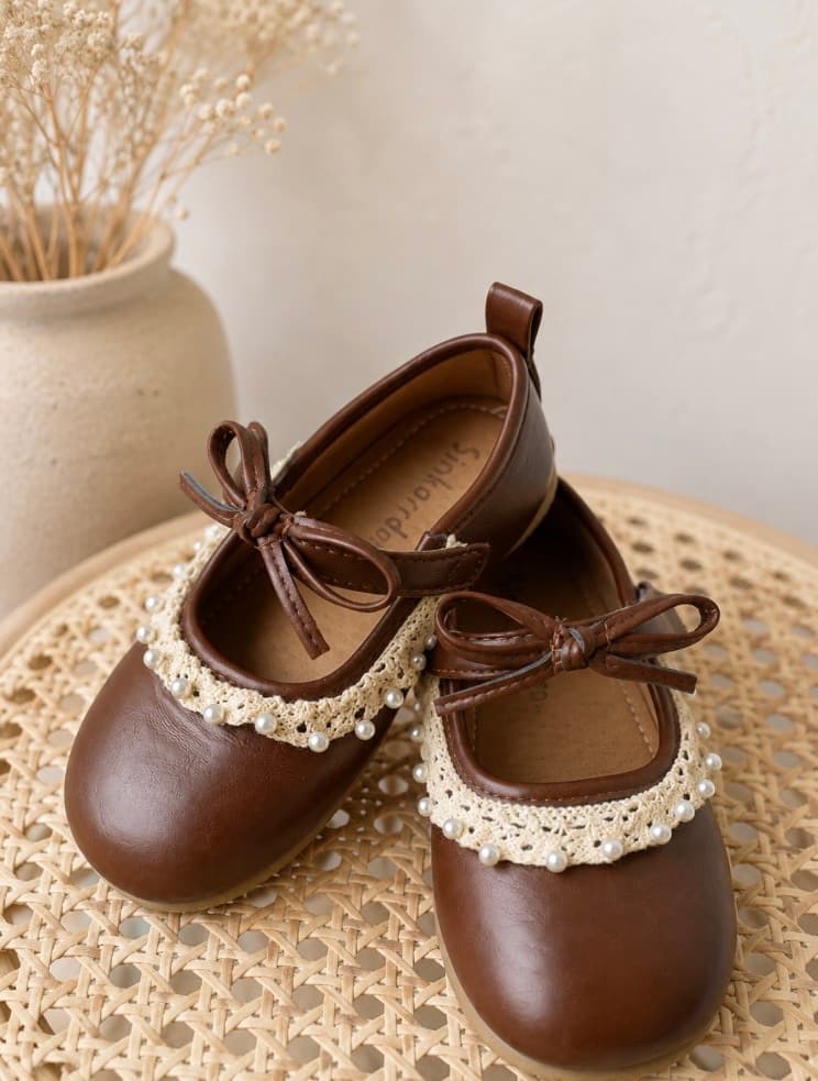 Little girl leather shoes